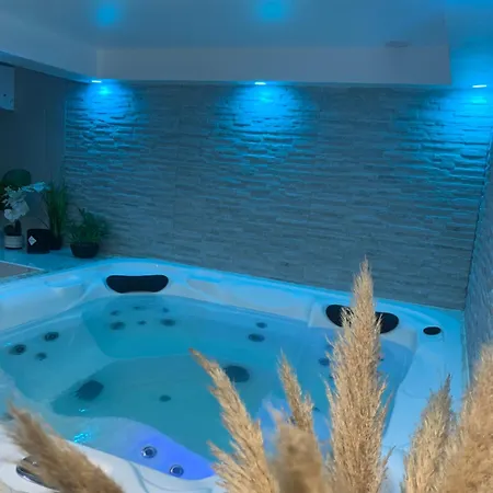 Апартаменты Jacuzzi Renaissance Монпелье